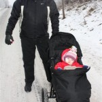 Tre turer ut av huset har det vært denne vinteren. Her på trilletur på Fetsund sammen med mor og farTre turer ut av huset har det vært denne vinteren. Her på trilletur på Fetsund sammen med mor og far